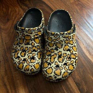 CROCS x DISNEY Leopard Print Crocs